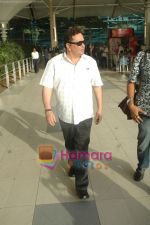 Rishi Kapoor Snapped at domestic airport in Mumbai on 18th April 2011 (4).JPG